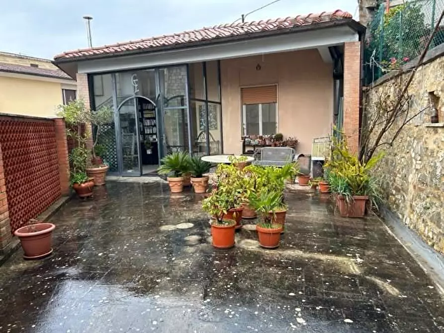 Immagine 1 di Villetta a schiera in vendita  a Siena