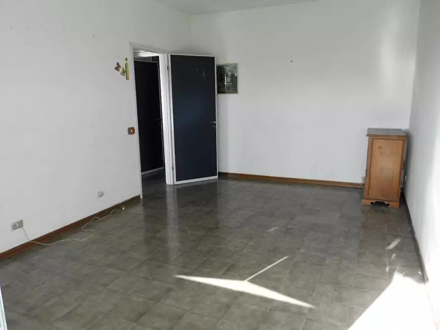 Immagine 21 di Appartamento in vendita  a Massa