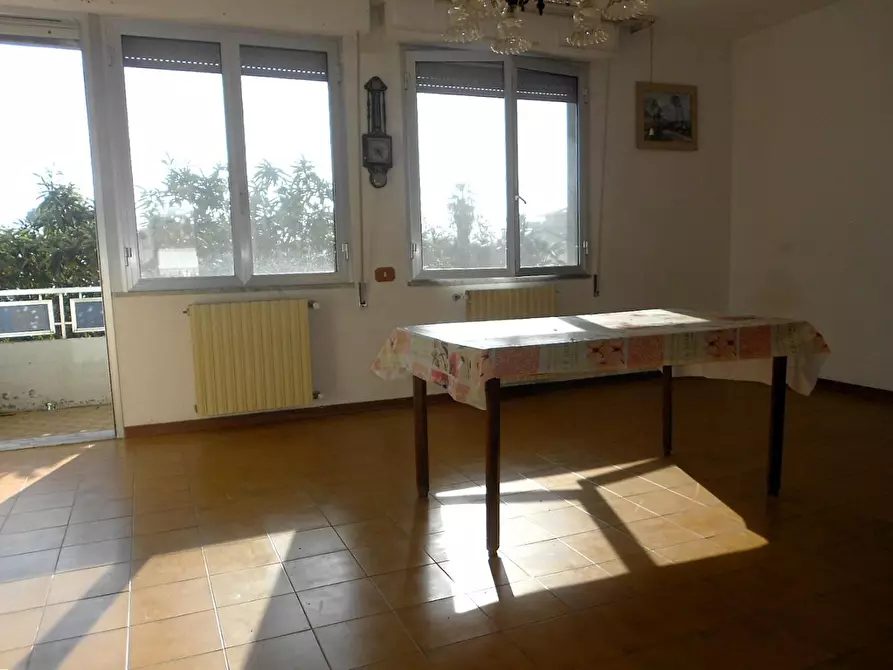 Immagine 2 di Appartamento in vendita  a Massa