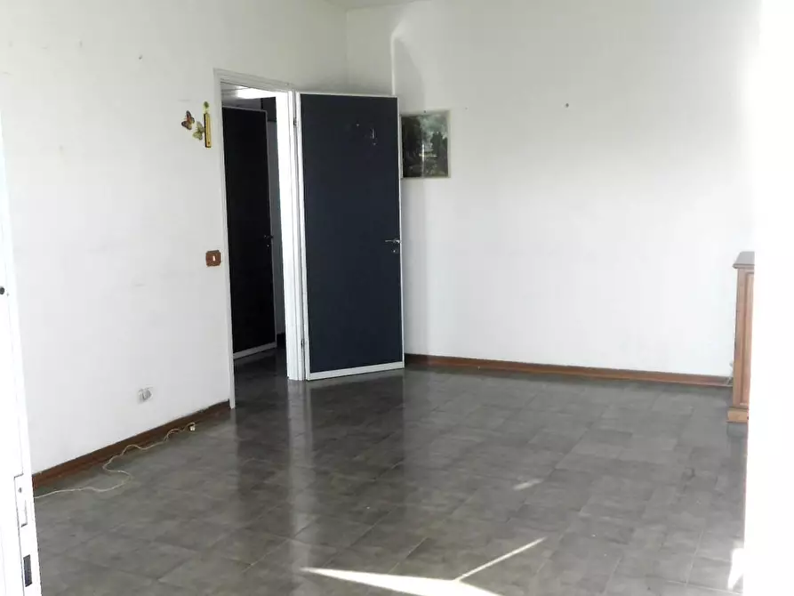 Immagine 46 di Appartamento in vendita  a Massa