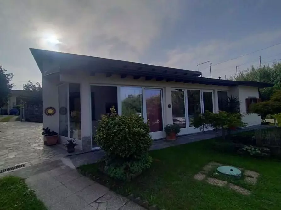 Immagine 2 di Appartamento in vendita  a Massa