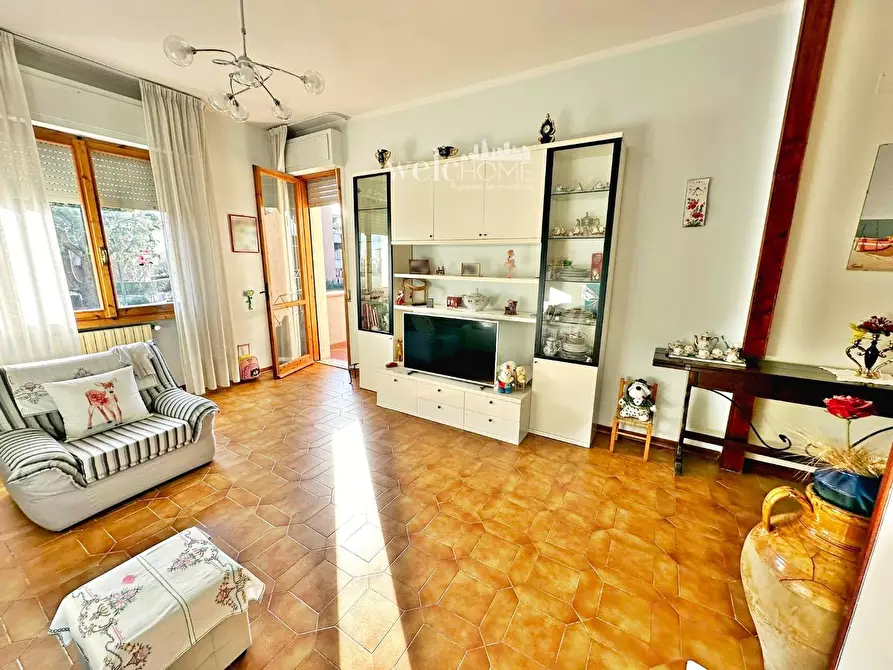 Immagine 2 di Appartamento in vendita  a Campi Bisenzio