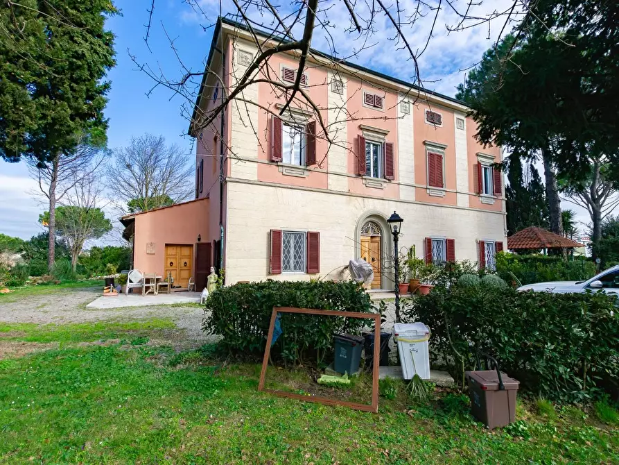 Immagine 1 di Casa bifamiliare in vendita  a Pontedera