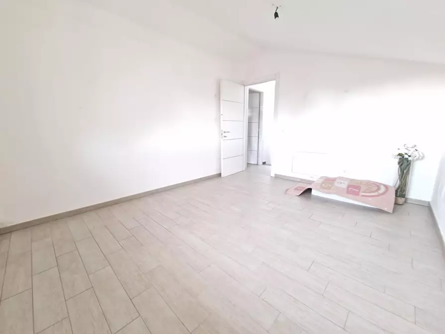 Immagine 16 di Appartamento in vendita  a Carrara