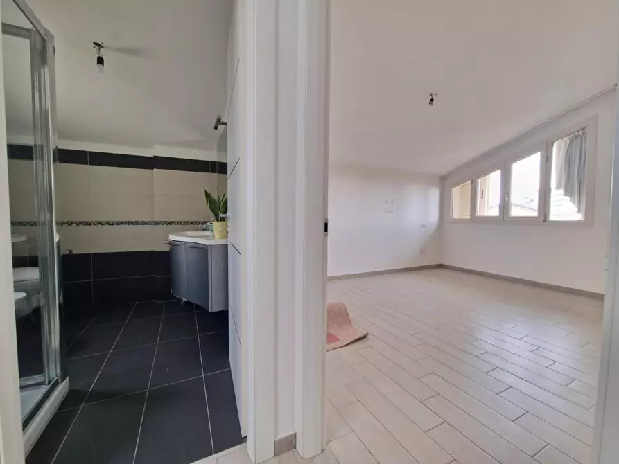 Immagine 14 di Appartamento in vendita  a Carrara