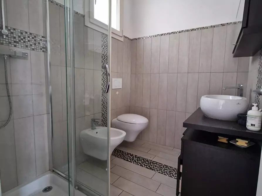 Immagine 9 di Appartamento in vendita  a Carrara