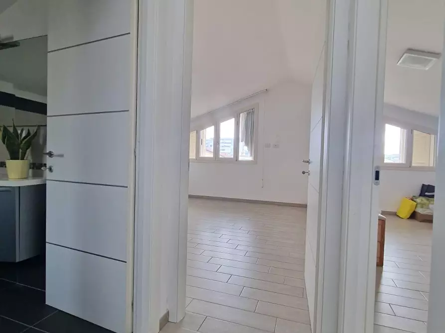 Immagine 11 di Appartamento in vendita  a Carrara