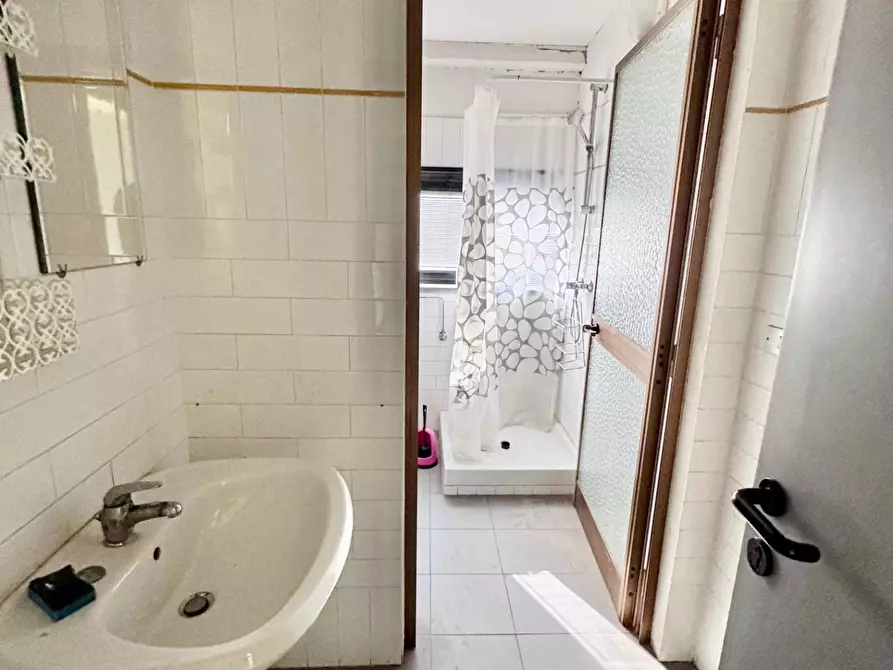 Immagine 8 di Attività artigianale in affitto  a Casciana Terme Lari