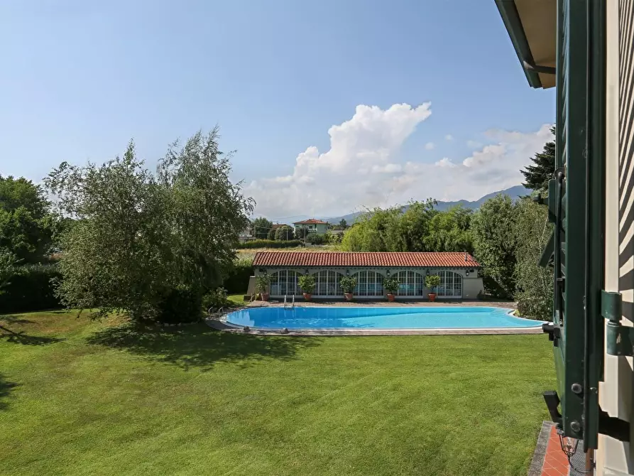 Immagine 18 di Villa in vendita  a Capannori