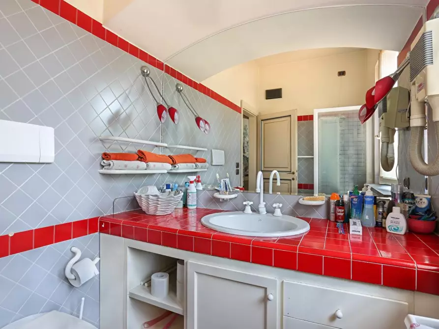 Immagine 25 di Villa in vendita  a Capannori