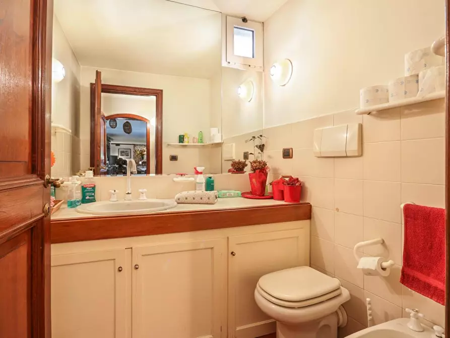 Immagine 31 di Villa in vendita  a Capannori