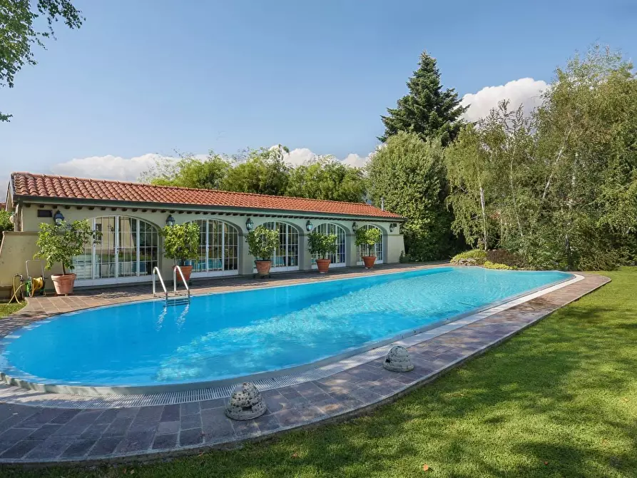 Immagine 34 di Villa in vendita  a Capannori