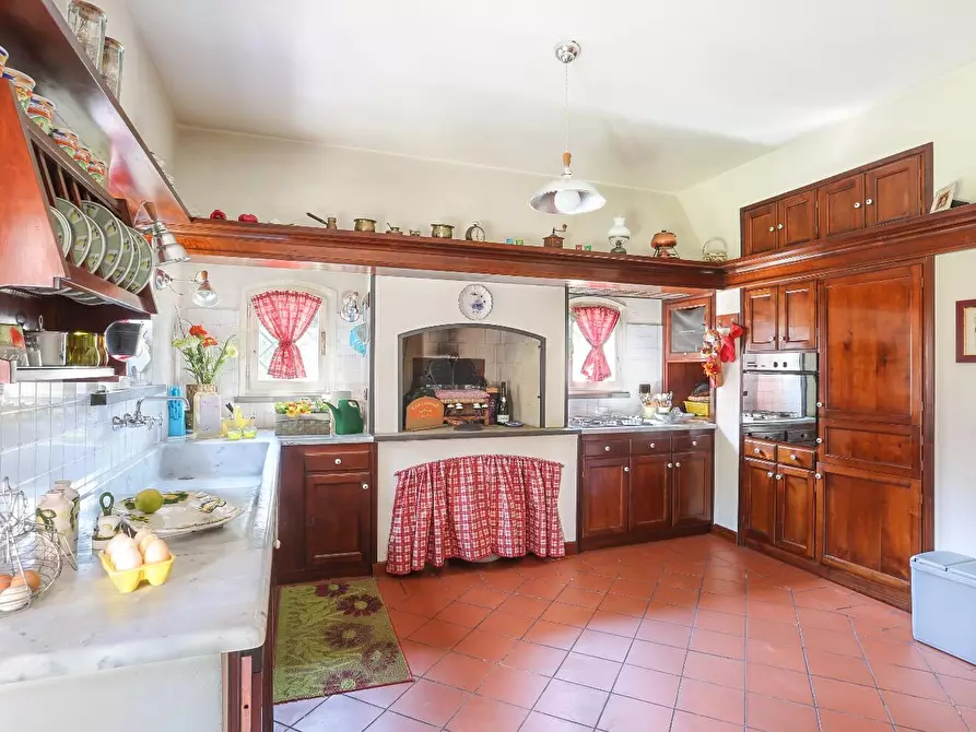 Immagine 13 di Villa in vendita  a Capannori