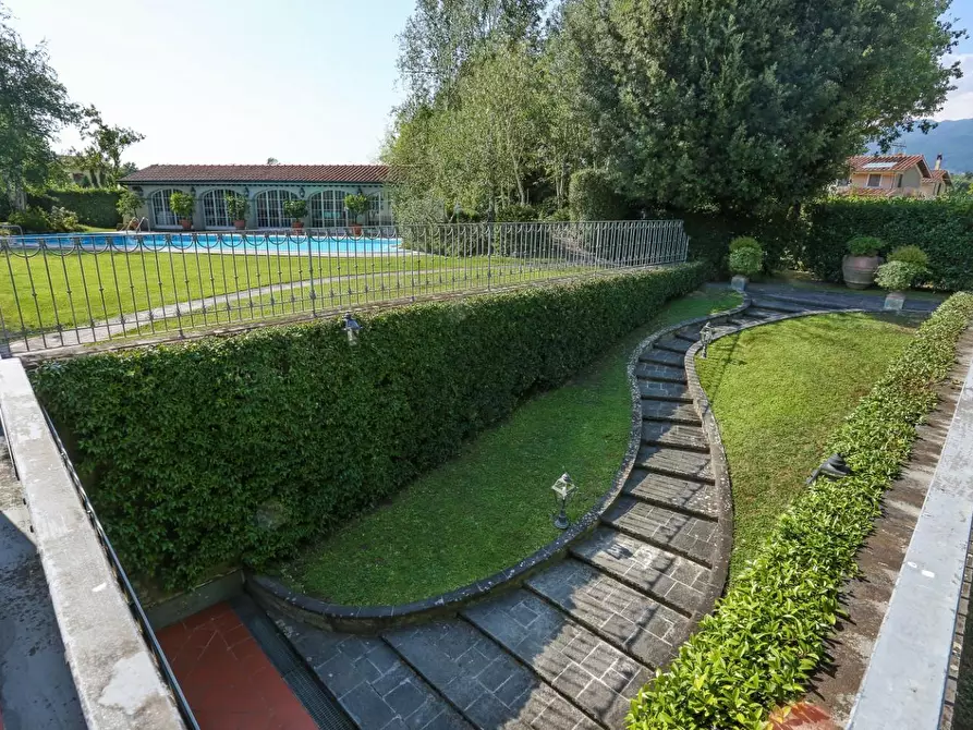 Immagine 32 di Villa in vendita  a Capannori