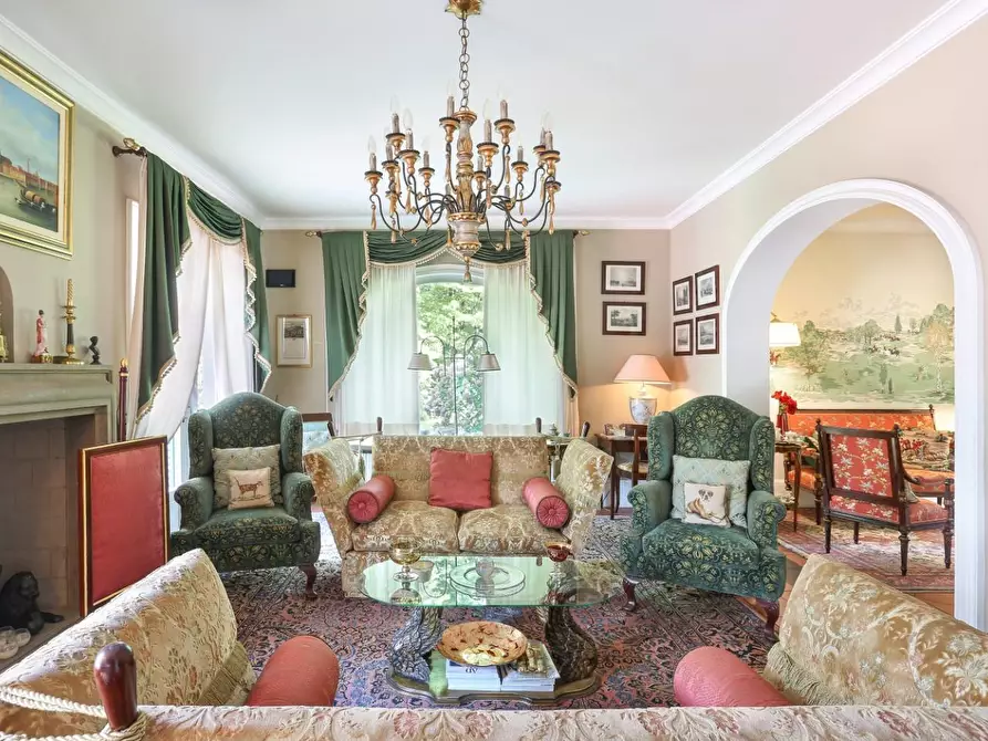 Immagine 6 di Villa in vendita  a Capannori