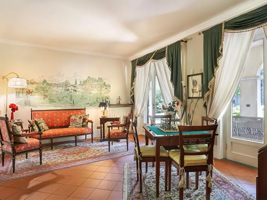 Immagine 3 di Villa in vendita  a Capannori