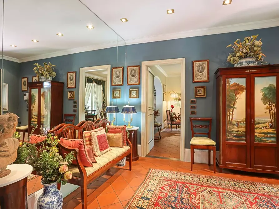 Immagine 2 di Villa in vendita  a Capannori