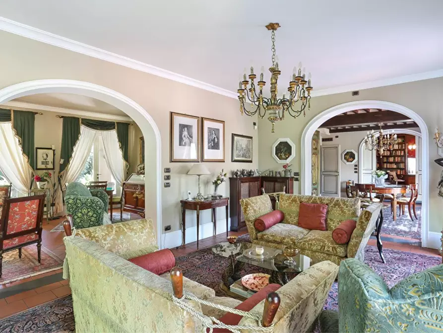Immagine 7 di Villa in vendita  a Capannori