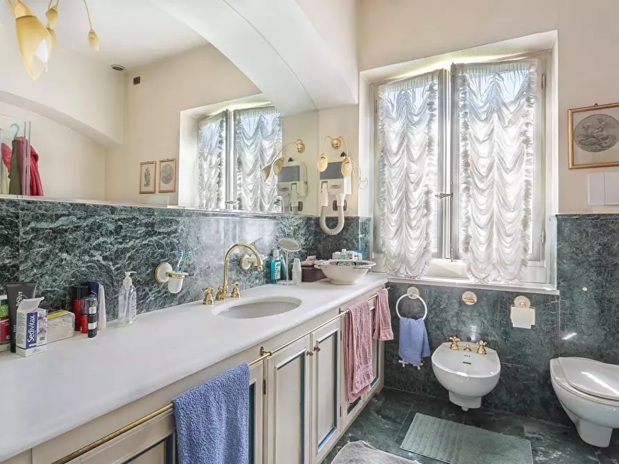 Immagine 16 di Villa in vendita  a Capannori