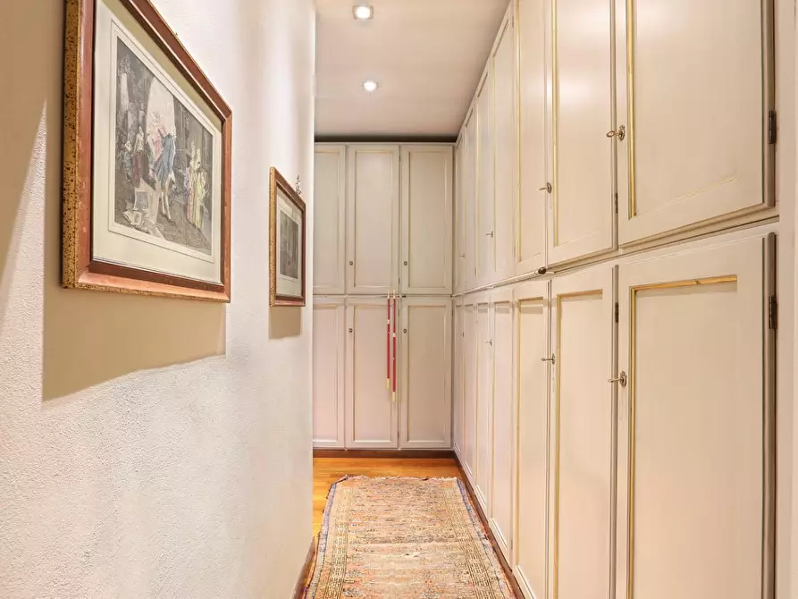 Immagine 19 di Villa in vendita  a Capannori