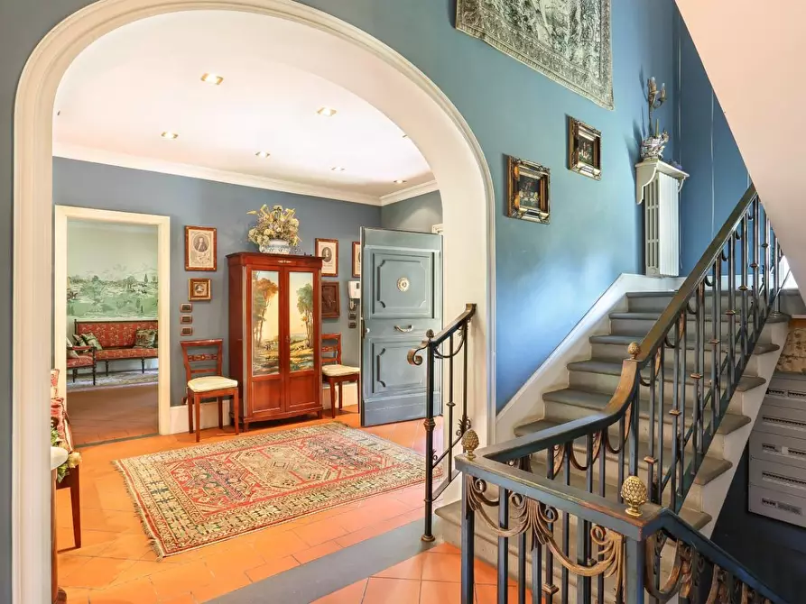 Immagine 11 di Villa in vendita  a Capannori