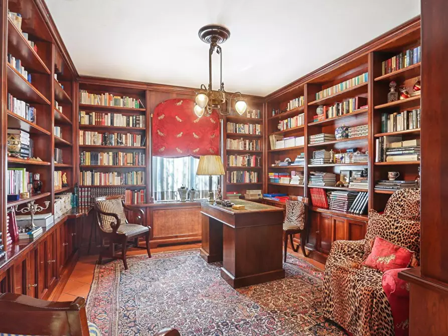 Immagine 9 di Villa in vendita  a Capannori