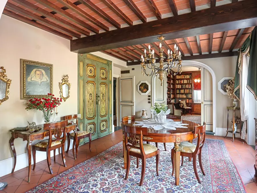 Immagine 5 di Villa in vendita  a Capannori