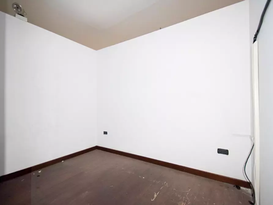 Immagine 24 di Locale commerciale in vendita  a Lecce