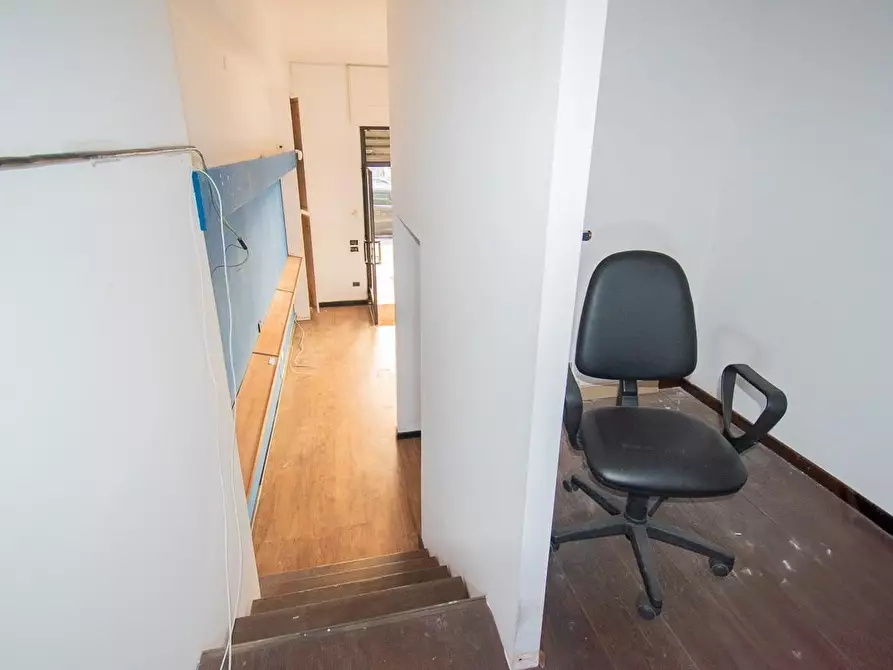 Immagine 23 di Locale commerciale in vendita  a Lecce