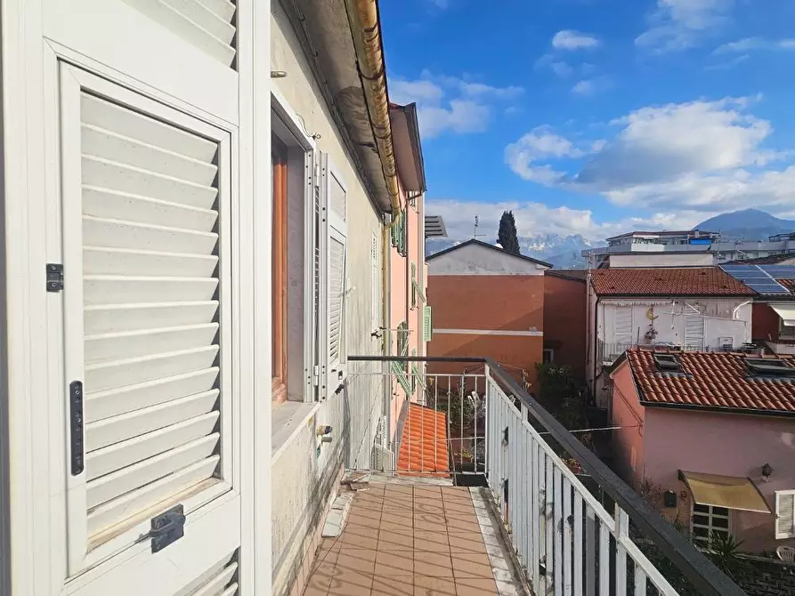 Immagine 30 di Terratetto in vendita  a Carrara