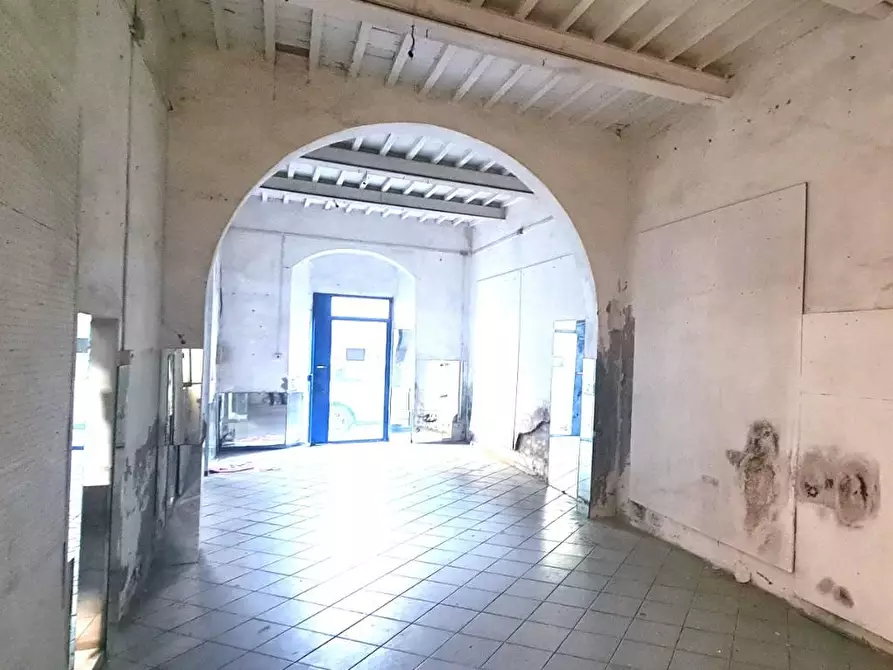 Immagine 6 di Laboratorio in vendita  a Piombino