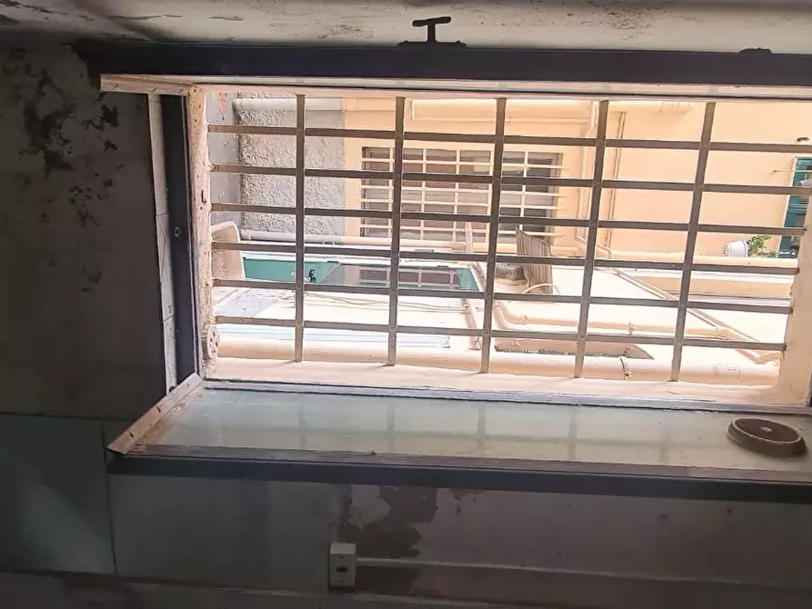 Immagine 9 di Laboratorio in vendita  a Piombino