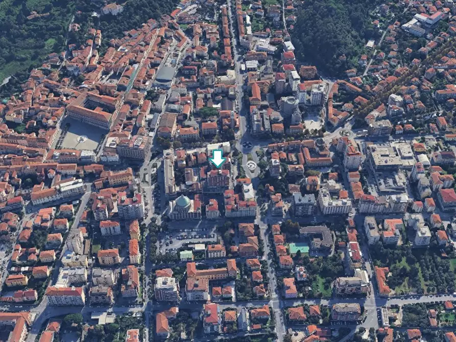 Immagine 2 di Negozio in vendita  a Massa