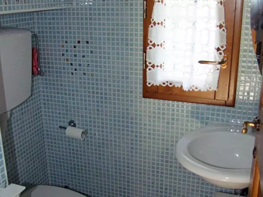 Immagine 17 di Casa colonica in vendita  a Rufina