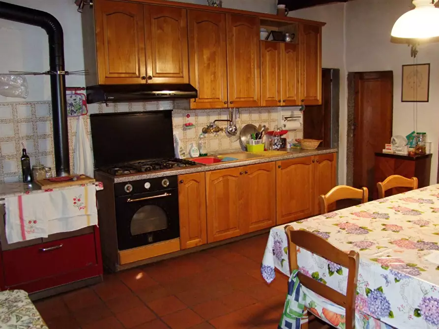 Immagine 9 di Casa colonica in vendita  a Rufina