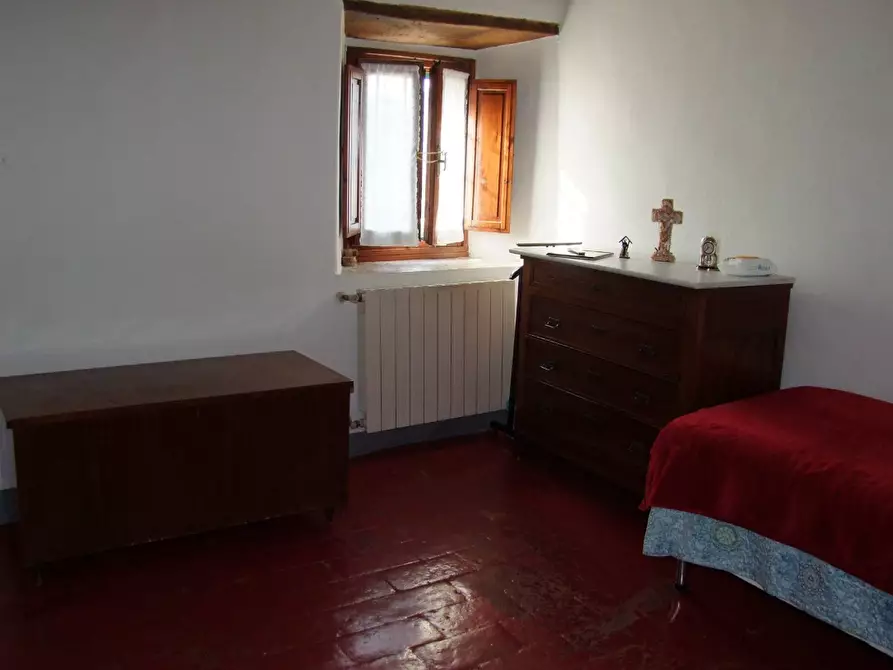 Immagine 13 di Casa colonica in vendita  a Rufina