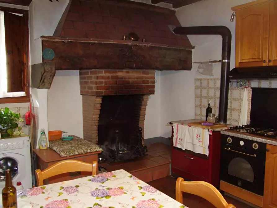 Immagine 10 di Casa colonica in vendita  a Rufina