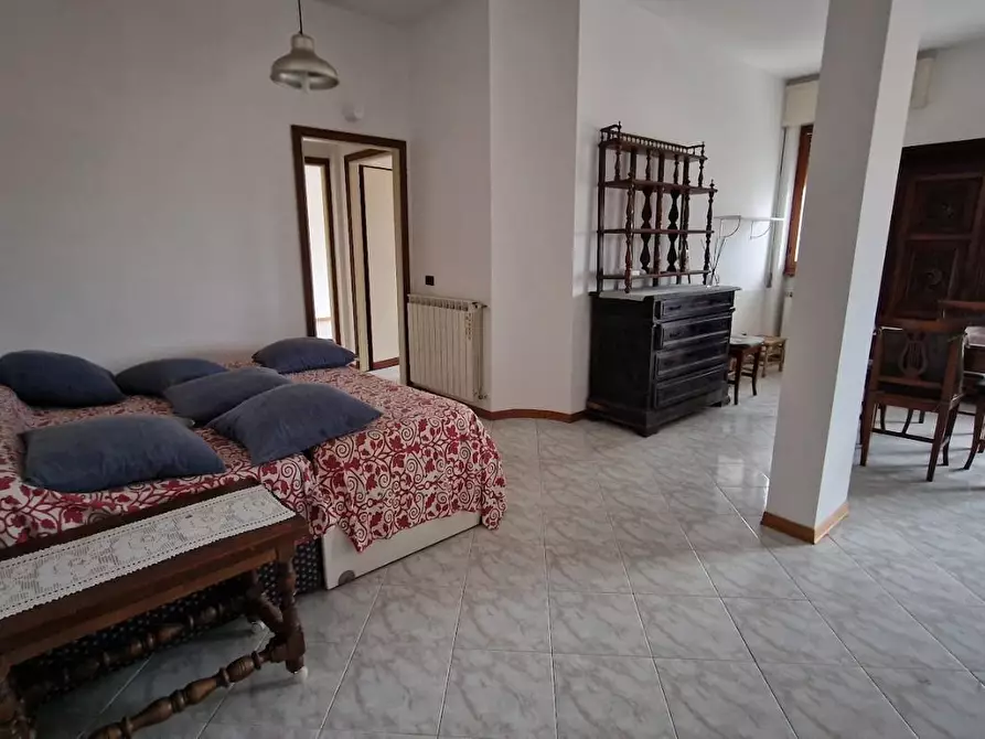 Immagine 1 di Appartamento in vendita  a Massa