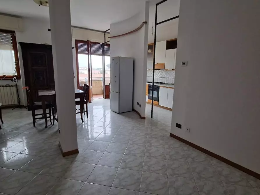 Immagine 2 di Appartamento in vendita  a Massa