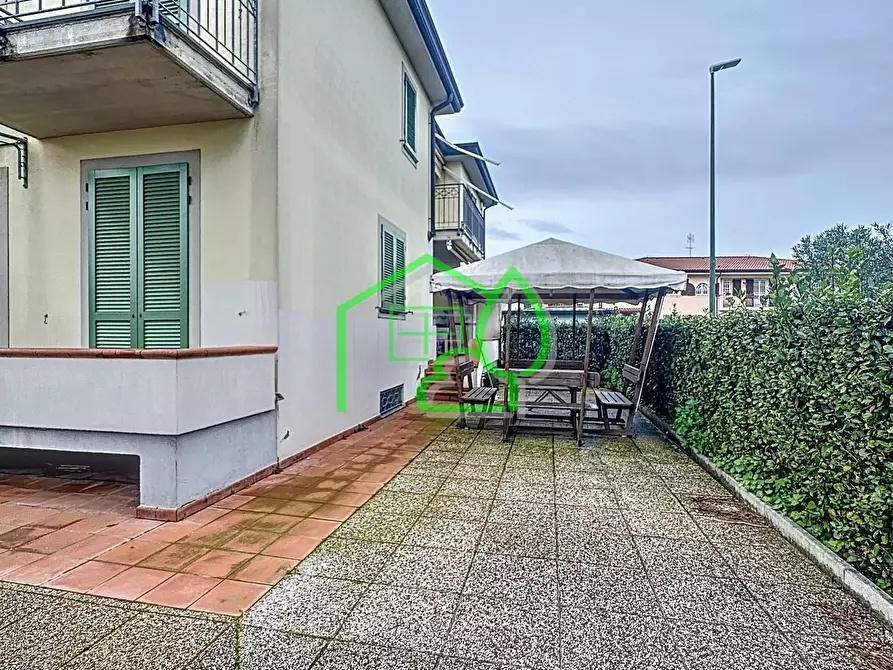 Immagine 23 di Casa trifamiliare in vendita  a Camaiore