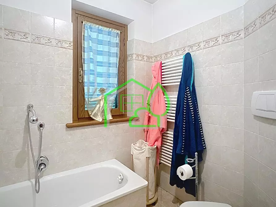 Immagine 15 di Casa trifamiliare in vendita  a Camaiore