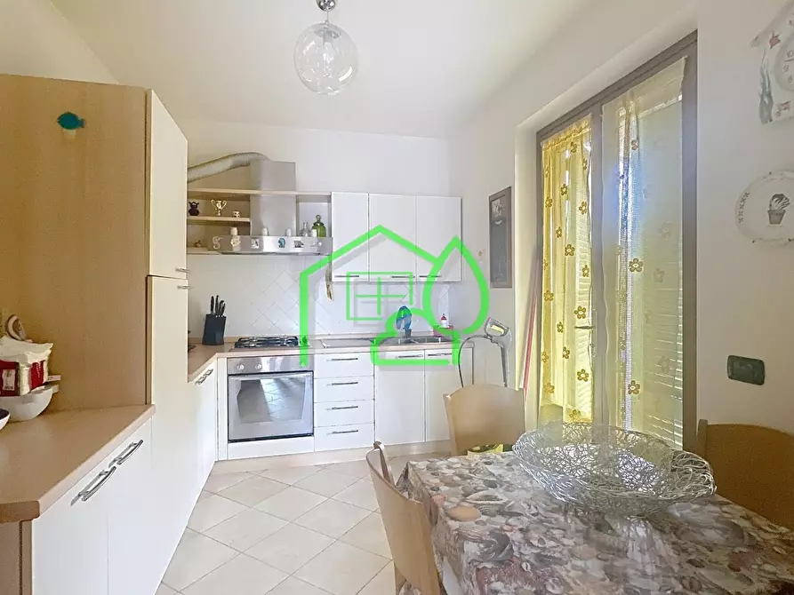 Immagine 3 di Casa trifamiliare in vendita  a Camaiore