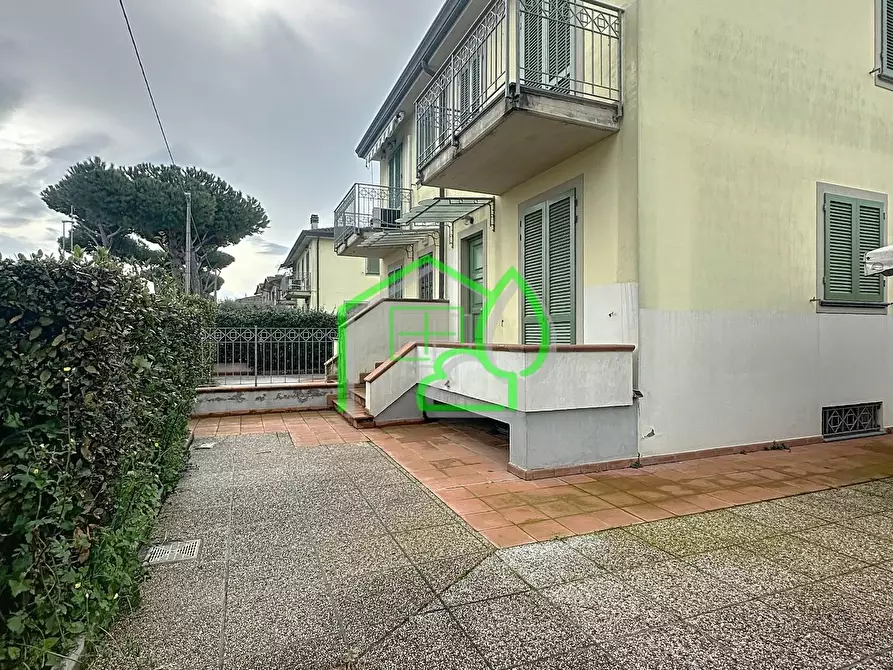 Immagine 28 di Casa trifamiliare in vendita  a Camaiore