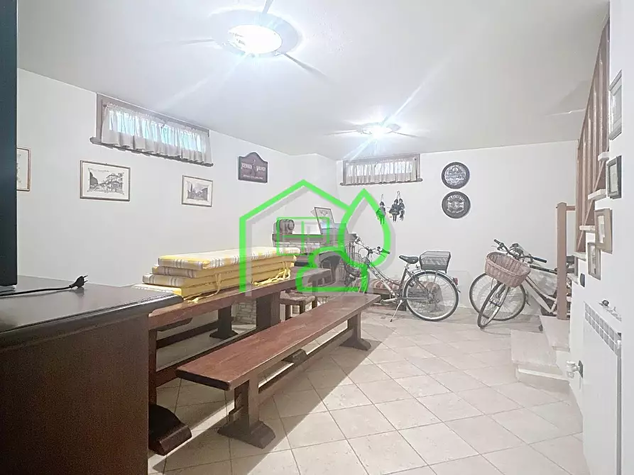 Immagine 9 di Casa trifamiliare in vendita  a Camaiore