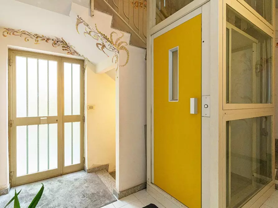 Immagine 27 di Appartamento in vendita  a Aci Catena