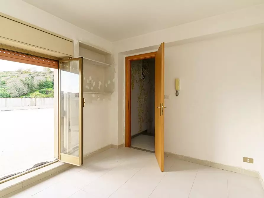 Immagine 26 di Appartamento in vendita  a Aci Catena