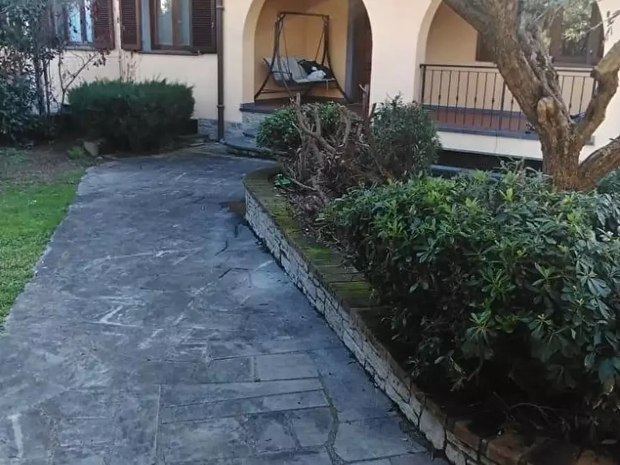 Immagine 2 di Villa in vendita  a Montignoso