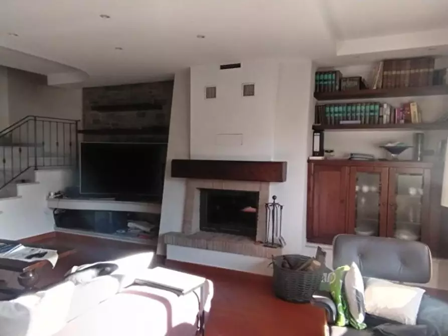 Immagine 13 di Villa in vendita  a Montignoso