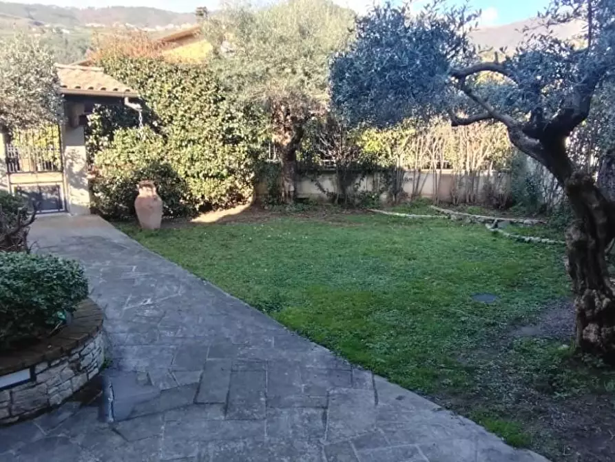 Immagine 6 di Villa in vendita  a Montignoso