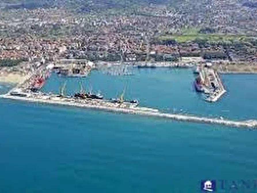 Immagine 16 di Casa bifamiliare in vendita  a Carrara